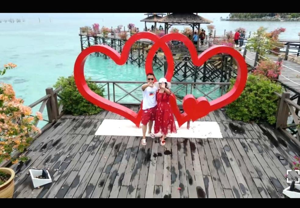 The Ship Guesthouse Room Semporna Bagian luar foto