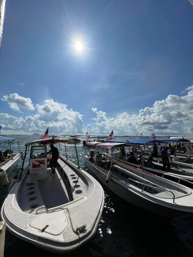 The Ship Guesthouse Room Semporna Bagian luar foto