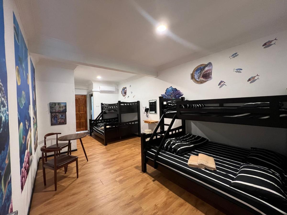 The Ship Guesthouse Room Semporna Bagian luar foto