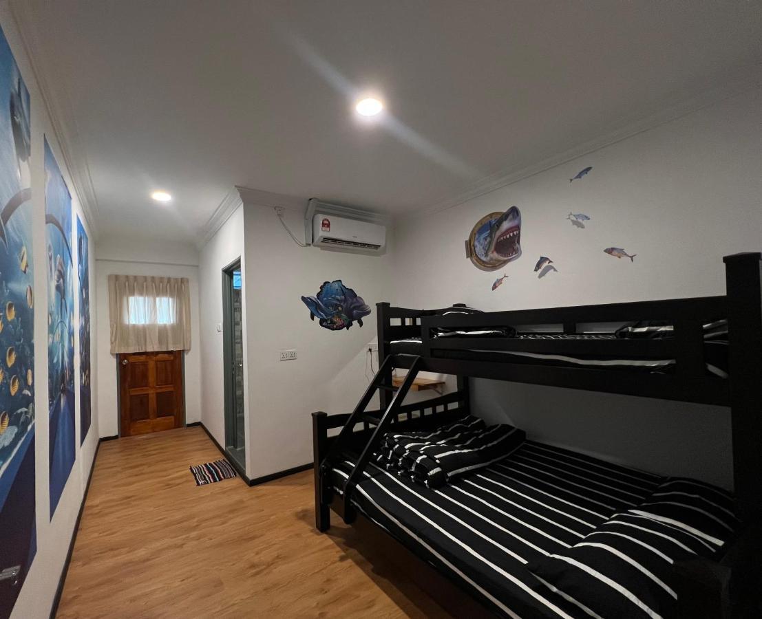 The Ship Guesthouse Room Semporna Bagian luar foto