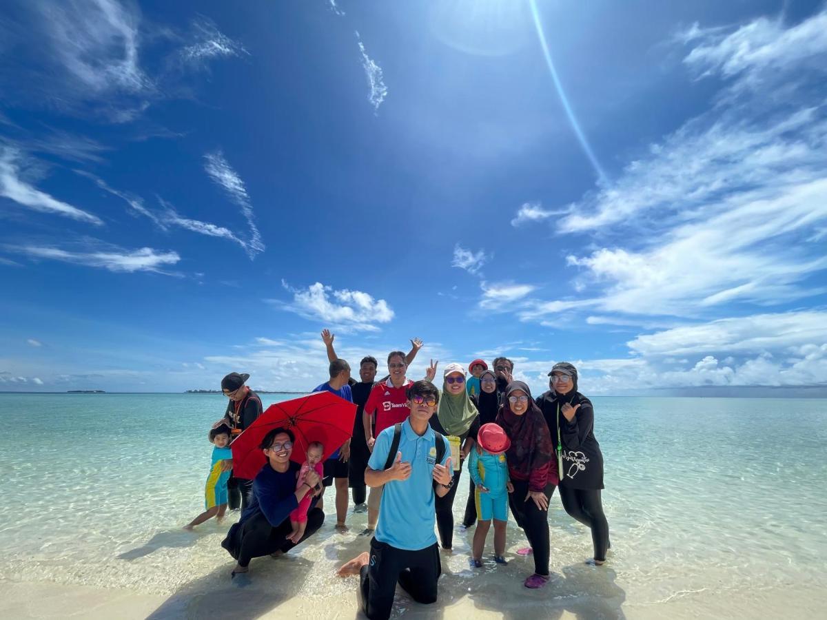 The Ship Guesthouse Room Semporna Bagian luar foto