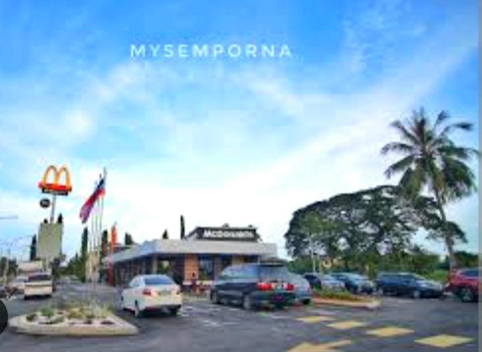 The Ship Guesthouse Room Semporna Bagian luar foto